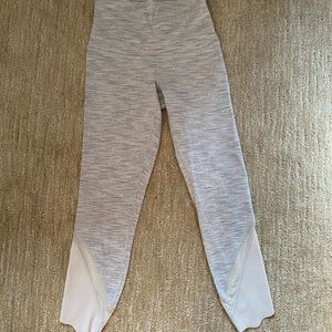 White lululemon leggings, cropped size 4
